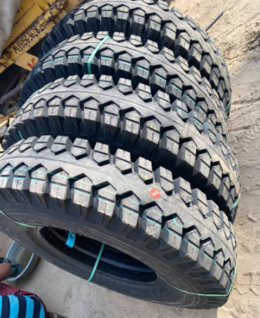 1000-20 18P 50L LUG  TIRE ONLY